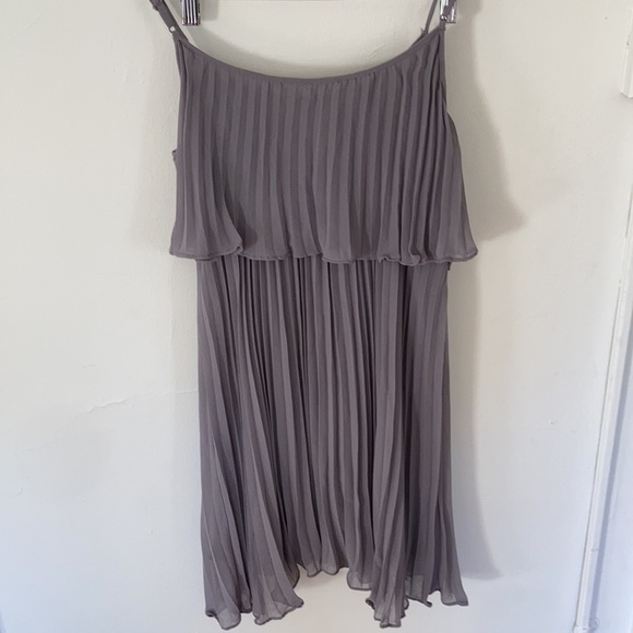 Paraella Gray pleated dress - Picture 3 of 3